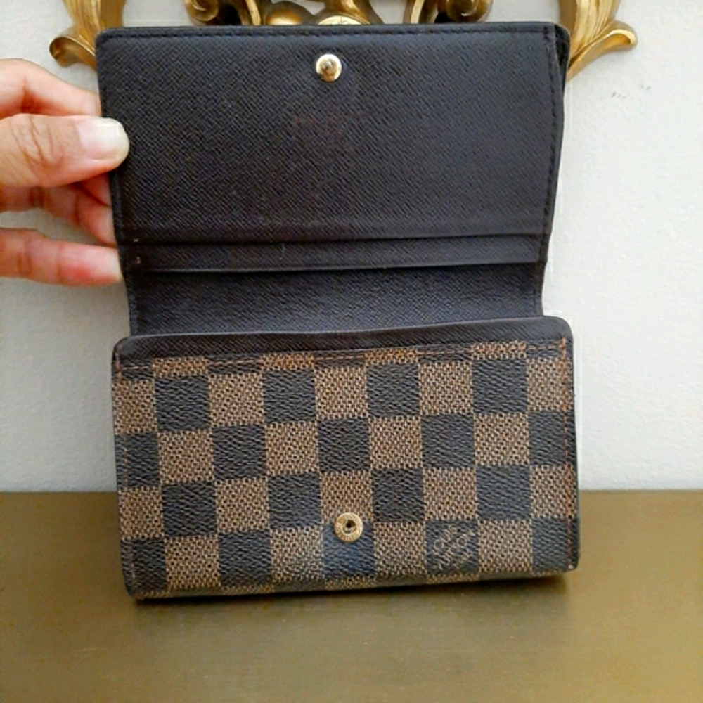 Authentic Louis Vuitton Used Medium Wallet. - image 3